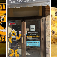 Buck's Ice Cream Shop