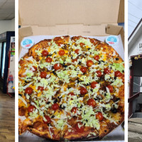 Gangbusters Pizza & Country Store