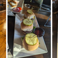 W's Village Grille
